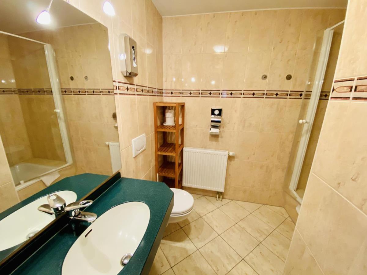 Doppelzimmer Dinner, Direkt Am Alten Strom روستوك المظهر الخارجي الصورة