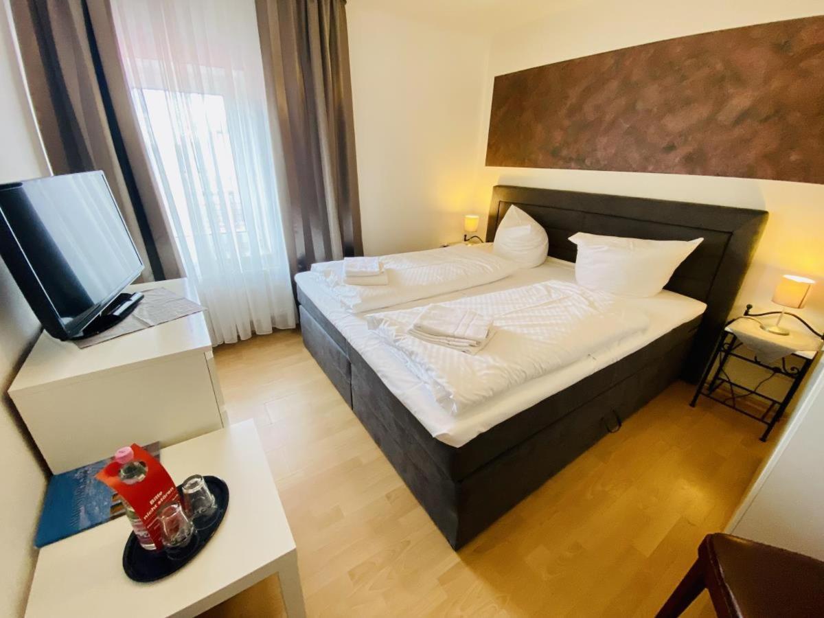 Doppelzimmer Dinner, Direkt Am Alten Strom روستوك المظهر الخارجي الصورة