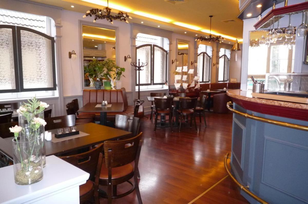 Doppelzimmer Dinner, Direkt Am Alten Strom روستوك المظهر الخارجي الصورة